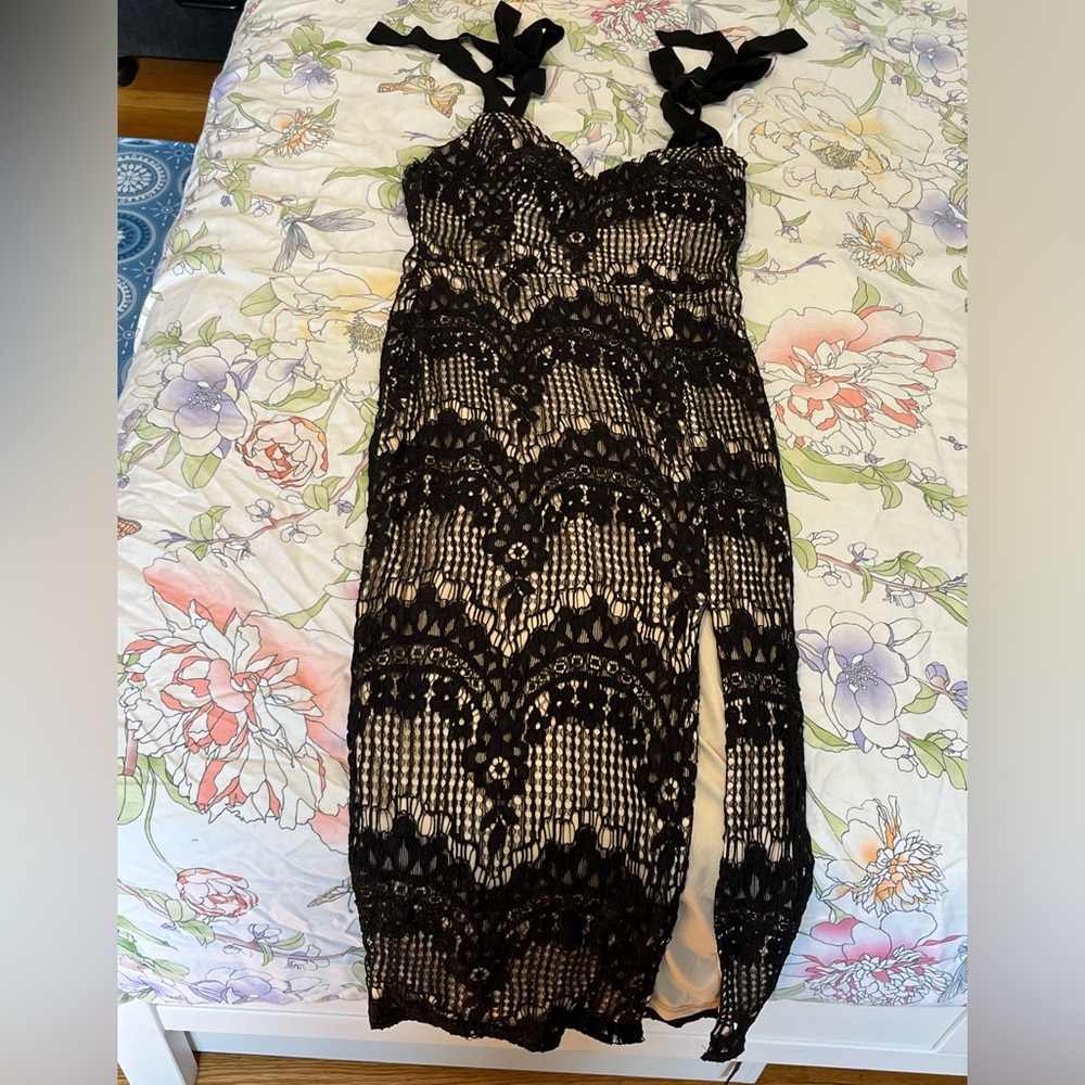 Lulus Lace Black dress